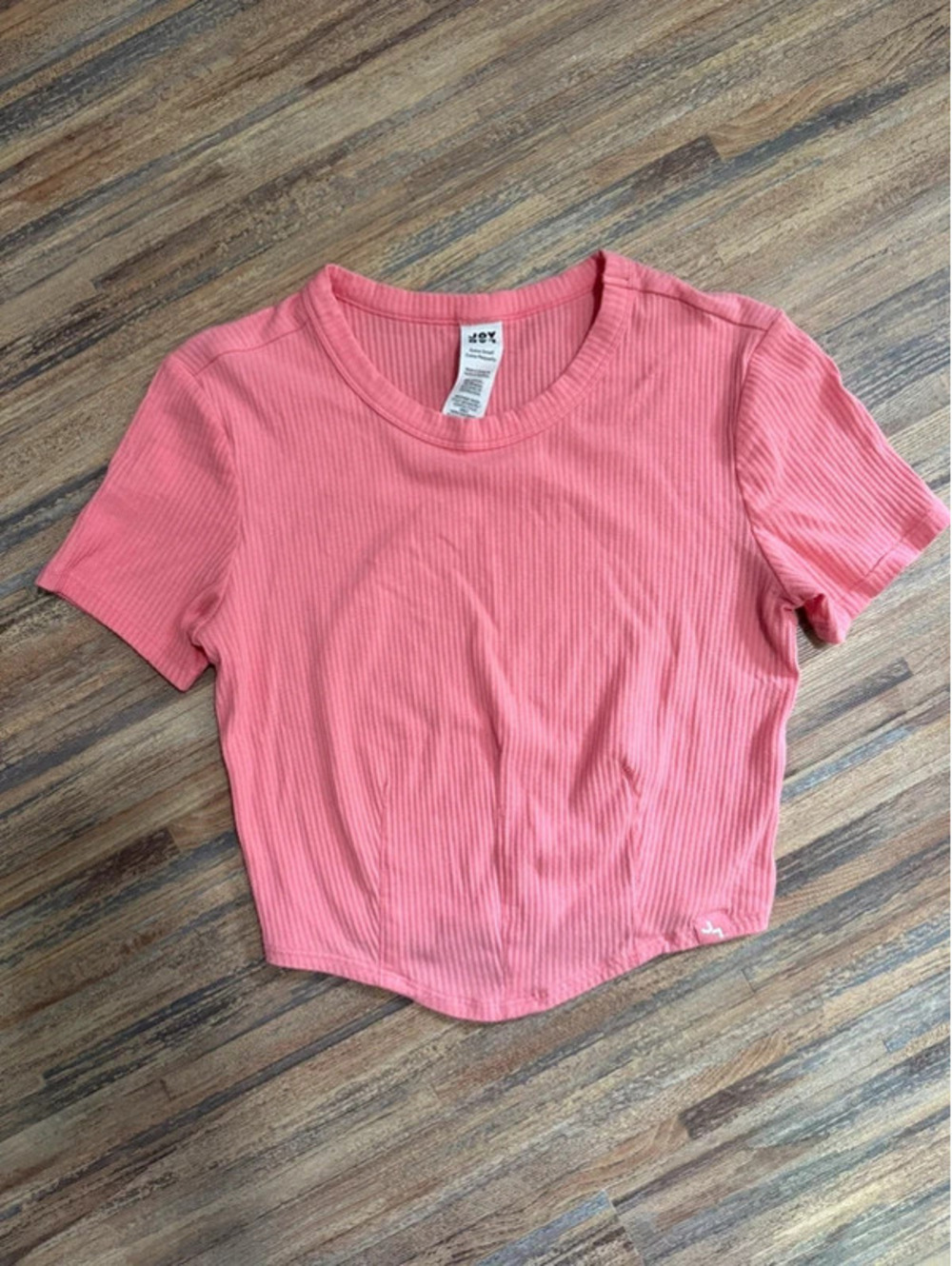 Joylab cropped ribbed t shirt size XS (best for a small)